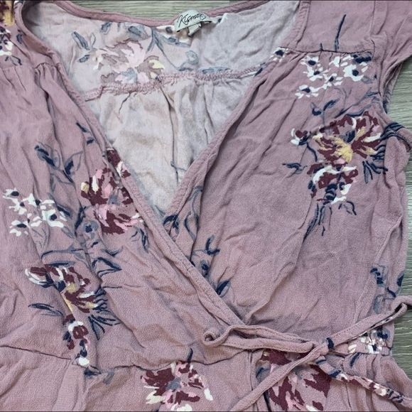 Kismet | Floral pink short sleeve blouse - Picture 2 of 3